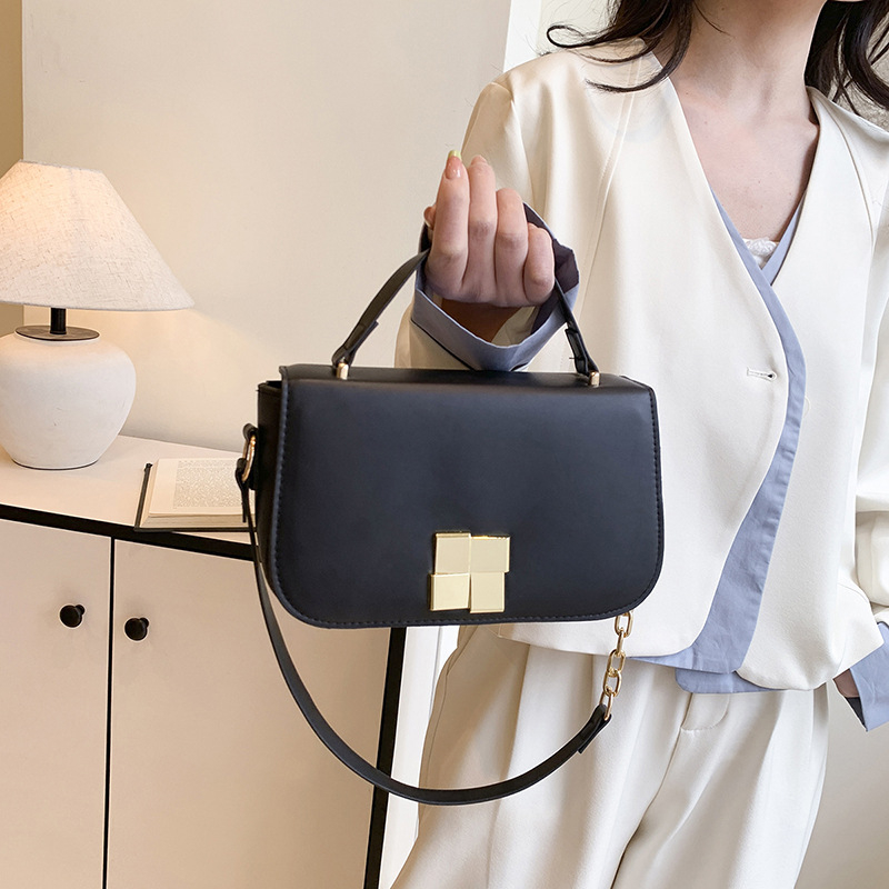 Малка квадратна чанта | PU кожа, хоризонтална квадратна форма, магнитно закопчаване, единична презрамка, уличен стил