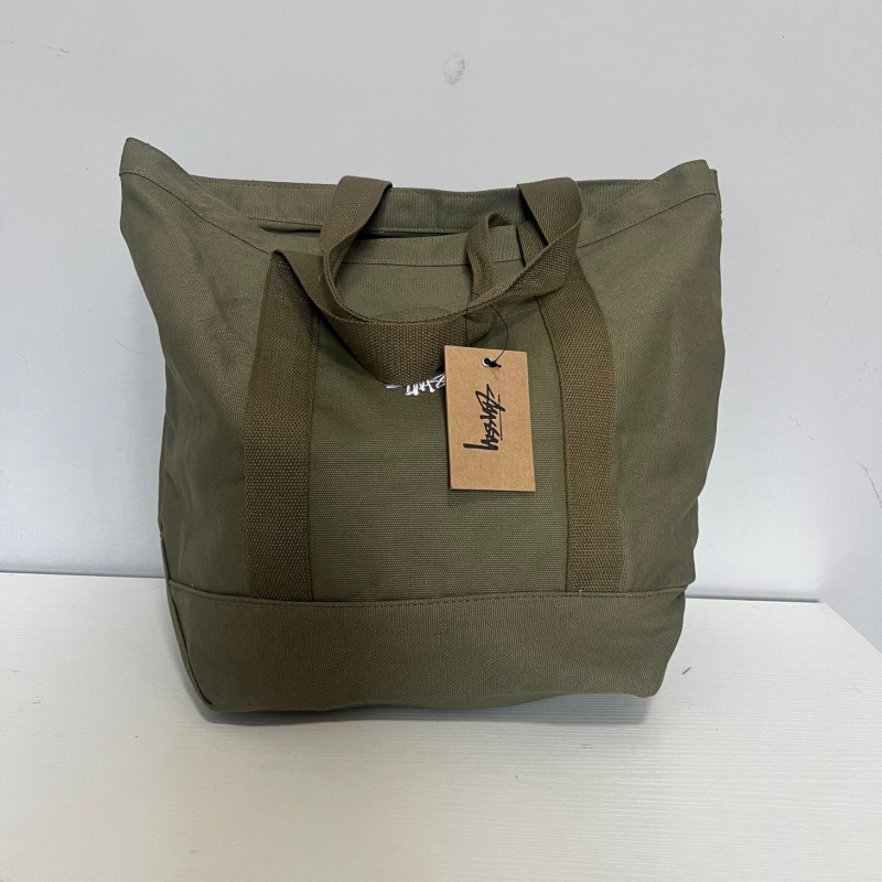 Stussy Canvas Tote Bag – Mestská jednoduchosť, plátený materiál, vodorovný štvorcový tvar, otvorené horné otváranie, vrecko na telefón, dvojité rúčky