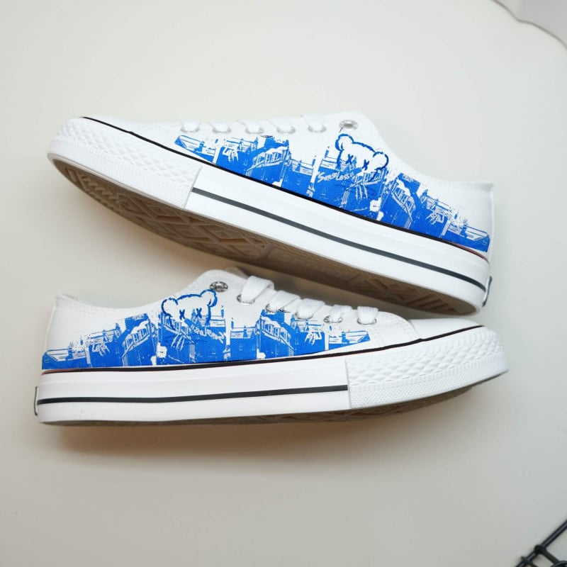 Vīriešu auduma augstās sporta kurpes — augsts purngals, šņorēšana, karikatūru raksts