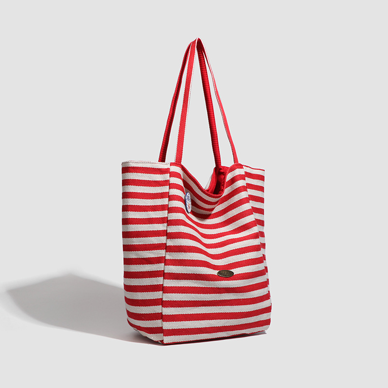 Платнена Tote чанта с едно рамо, хоризонтална квадратна форма, подплата полиестер, джоб с цип, стил Mix and Match