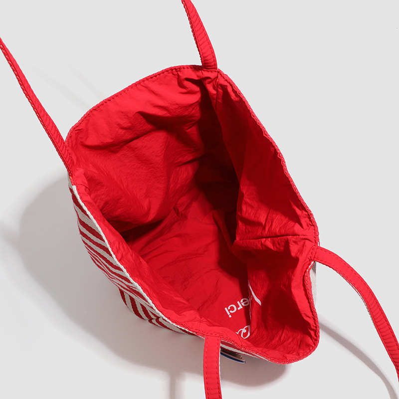 Платнена Tote чанта с едно рамо, хоризонтална квадратна форма, подплата полиестер, джоб с цип, стил Mix and Match