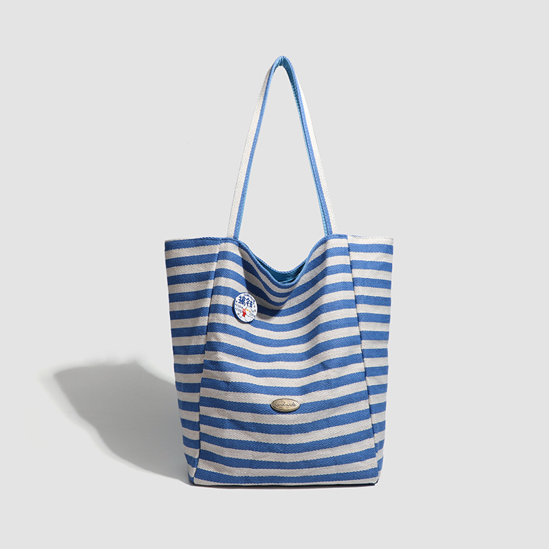 Платнена Tote чанта с едно рамо, хоризонтална квадратна форма, подплата полиестер, джоб с цип, стил Mix and Match