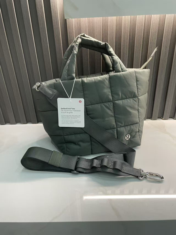 Lulu нейлонова торба за през рамо с пет отделения, 5 л капацитет, ципово откриване, вътрешен джоб за телефон