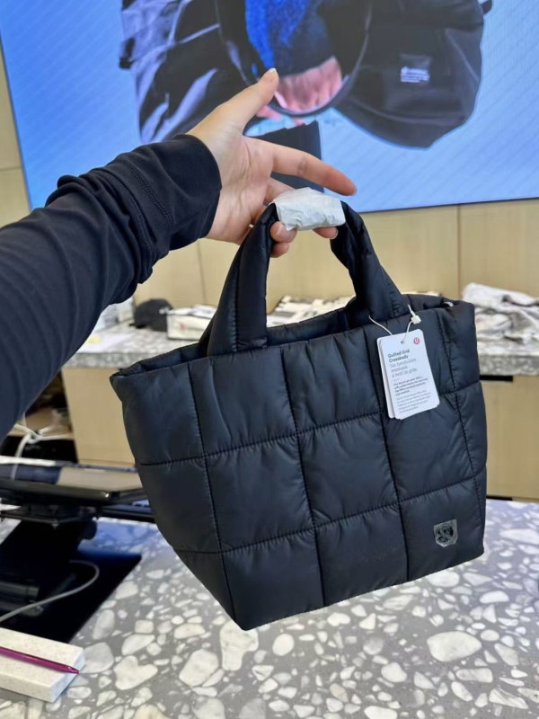 Lulu нейлонова торба за през рамо с пет отделения, 5 л капацитет, ципово откриване, вътрешен джоб за телефон