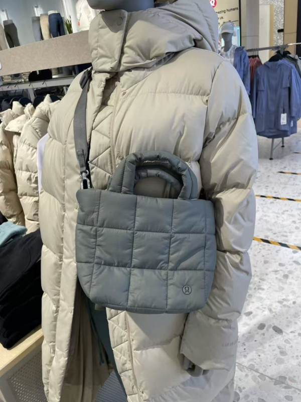 Lulu нейлонова торба за през рамо с пет отделения, 5 л капацитет, ципово откриване, вътрешен джоб за телефон