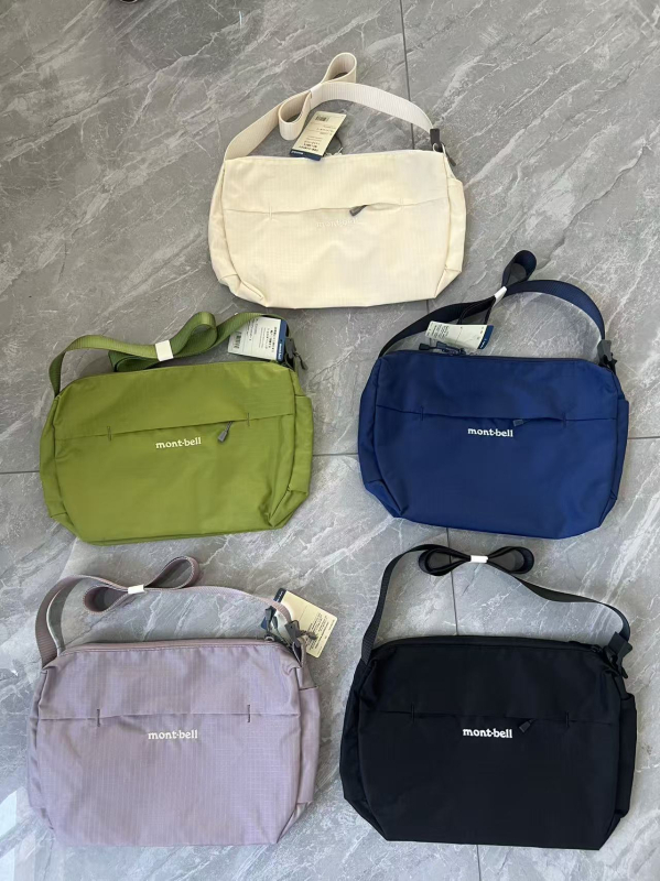 Нейлонова чанта през рамо за свободното време, хоризонтално квадратна форма, цип за отваряне, вътрешен ламиниран джоб с цип и вътрешен джоб тип patch, една презрамка.