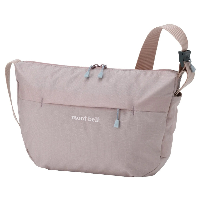 Нейлонова чанта през рамо за свободното време, хоризонтално квадратна форма, цип за отваряне, вътрешен ламиниран джоб с цип и вътрешен джоб тип patch, една презрамка.