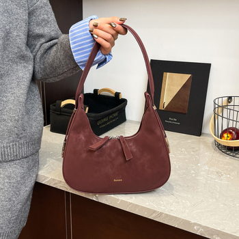 Дамска подмишникова чанта — урбан стил, PU материал, хоризонтална квадратна форма, цип, вътрешен джоб за документи