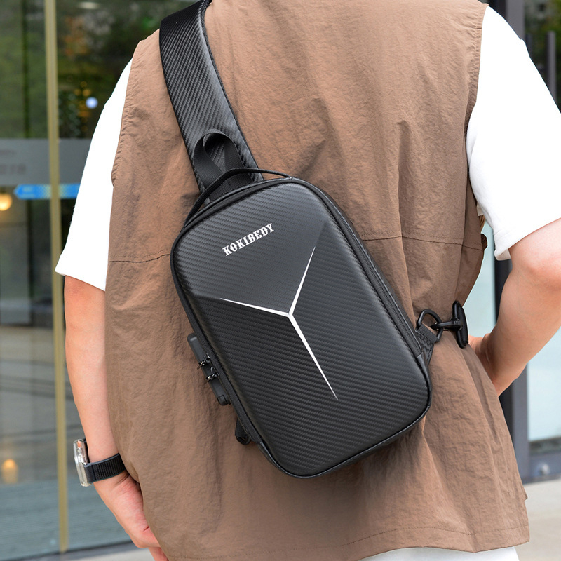 Geantă de piept pentru bărbați cu carcasă rigidă, material PU, stil urban minimalist, rezistent la uzură