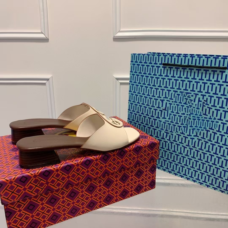 Női papucsok casual stílusban: mikroszálas felső rész, bőr belső, gumírozott talp, Slip-On