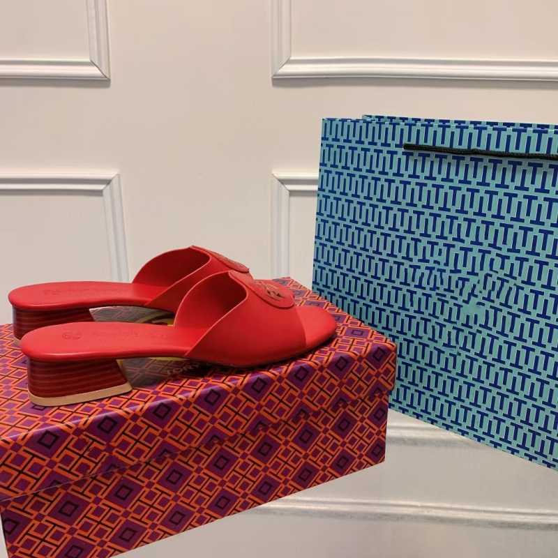 Női papucsok casual stílusban: mikroszálas felső rész, bőr belső, gumírozott talp, Slip-On