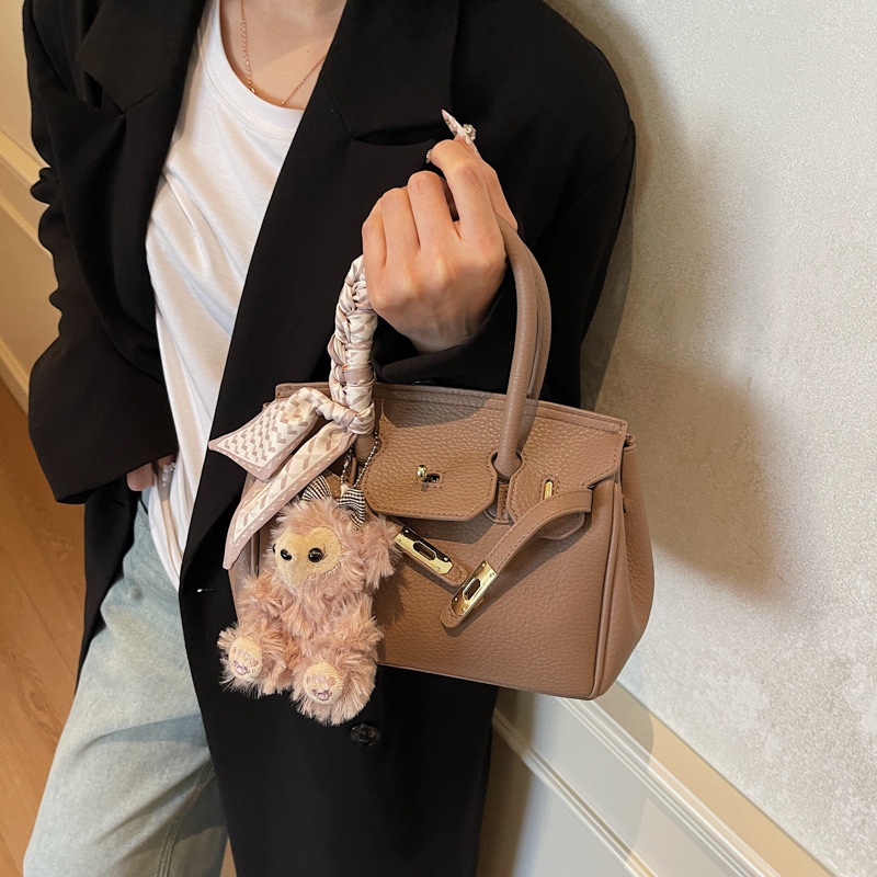 Torba za ramena i crossbody, PU materijal, horizontalni četverokutni oblik, zaključavanje, unutarnja džep za telefon, jedan remen