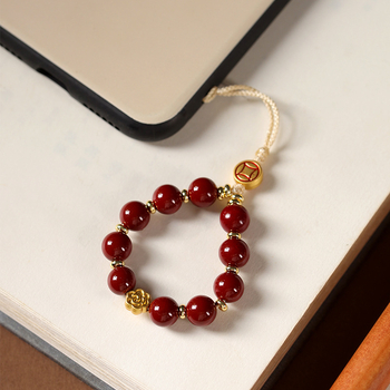 Mobiltelefon medál lila arany homokból, kézzel kötött, geometriai dizájn