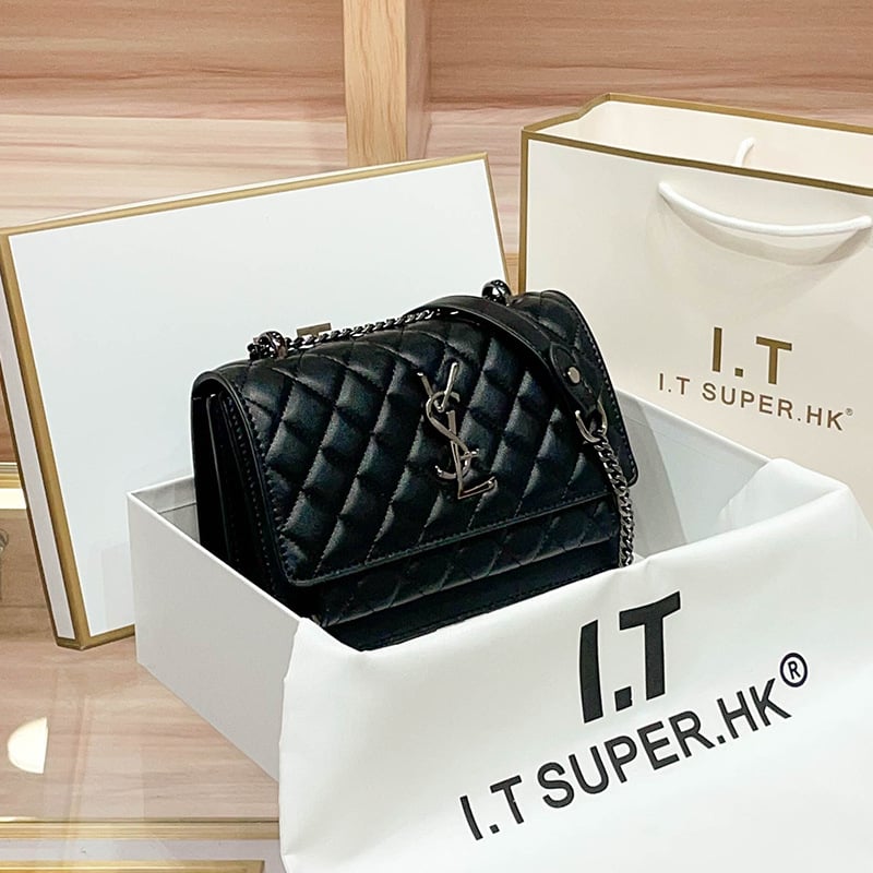 Дамска кожена крос-боди чанта, квадратен дизайн, изработка от split leather, подплата полиестер, пролет 2025