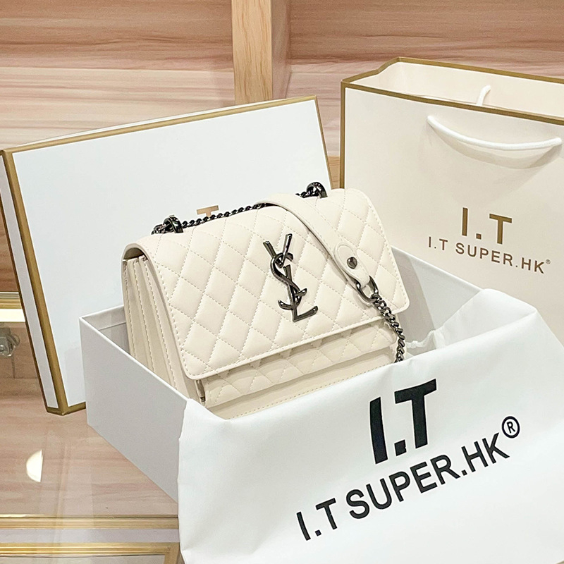 Дамска кожена крос-боди чанта, квадратен дизайн, изработка от split leather, подплата полиестер, пролет 2025