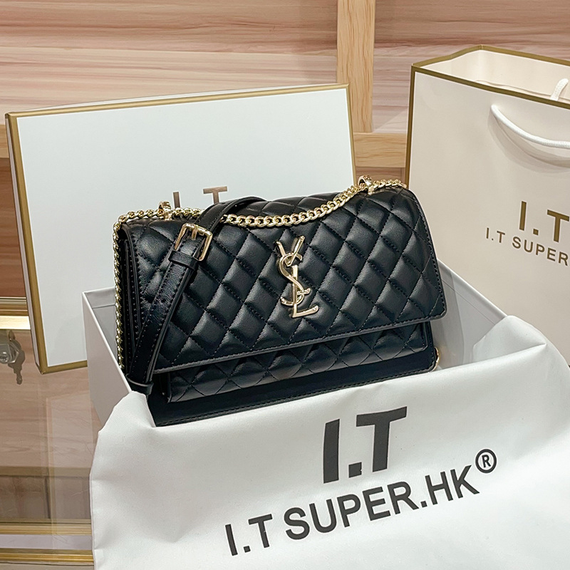 Дамска кожена крос-боди чанта, квадратен дизайн, изработка от split leather, подплата полиестер, пролет 2025