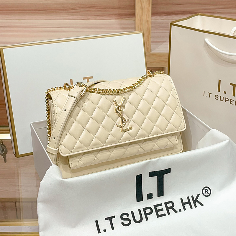 Дамска кожена крос-боди чанта, квадратен дизайн, изработка от split leather, подплата полиестер, пролет 2025