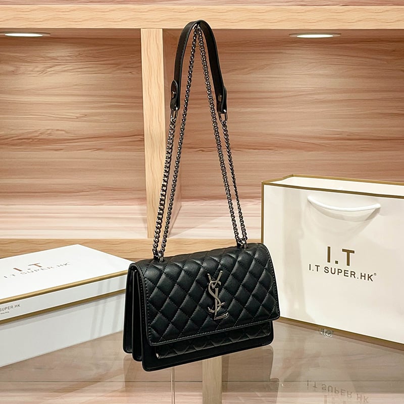 Дамска кожена крос-боди чанта, квадратен дизайн, изработка от split leather, подплата полиестер, пролет 2025