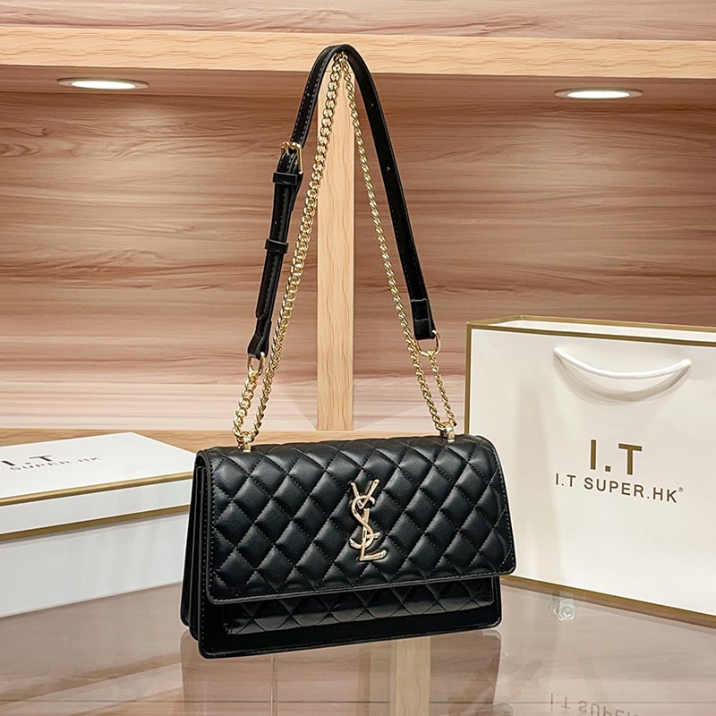 Дамска кожена крос-боди чанта, квадратен дизайн, изработка от split leather, подплата полиестер, пролет 2025