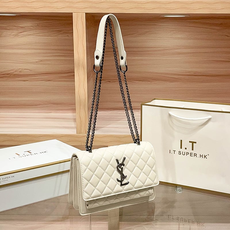 Дамска кожена крос-боди чанта, квадратен дизайн, изработка от split leather, подплата полиестер, пролет 2025