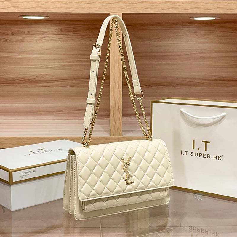 Дамска кожена крос-боди чанта, квадратен дизайн, изработка от split leather, подплата полиестер, пролет 2025