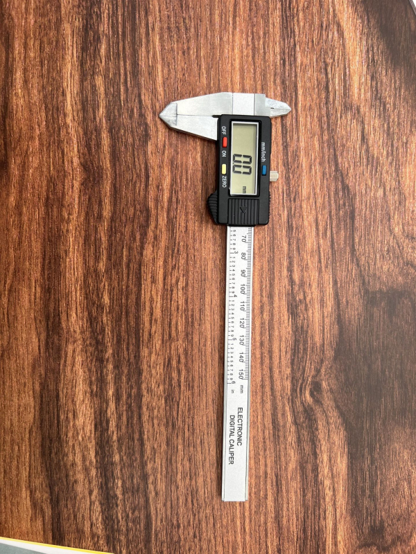 Цифров калипер 0-150 мм, цинков сплав, измерване на вътрешен и външен диаметър, висока прецизност