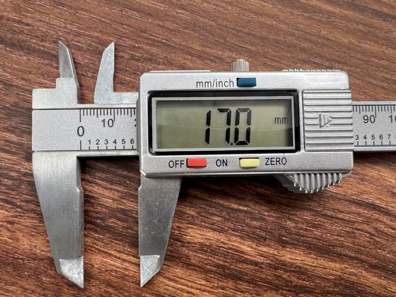 Цифров калипер 0-150 мм, цинков сплав, измерване на вътрешен и външен диаметър, висока прецизност