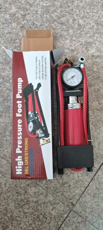 Universalna prijenosna pumpa za stopala za automobile i bicikle, jednocilindrična, visok tlak, metalno kućište, 120W, digitalni zaslon, s tlakomjerom i alarmnim svjetlom