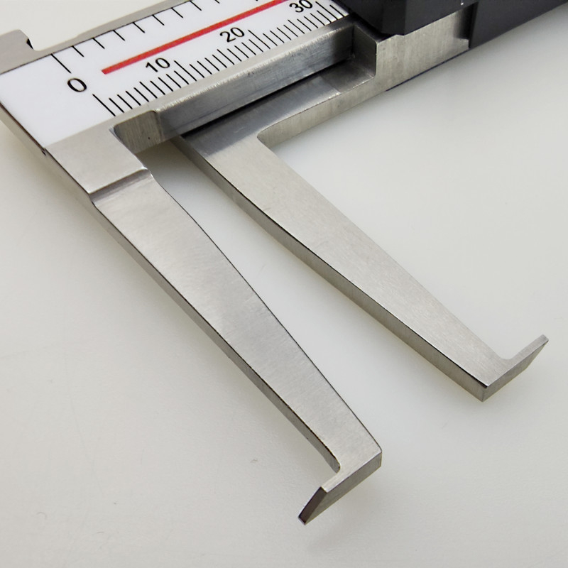 Digitálny posuvné meradlo s vnútorným žliabkom pre vnútorné meranie — rozsah 14–150 mm, dĺžka čeľuste 40 mm, meranie vnútorného priemeru