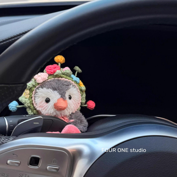 Pliša automašīnas interjera dekors ar pingvīna motīvu – dekoratīvā lelle ar tīrīšanas un signāla akcentiem, pielāgojama