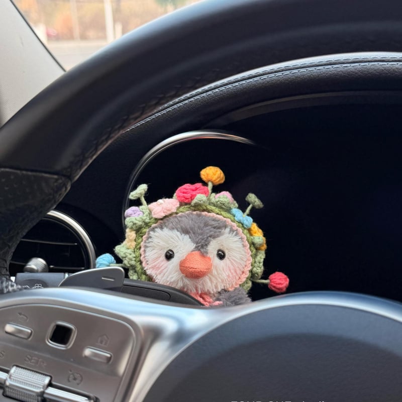 Pliša automašīnas interjera dekors ar pingvīna motīvu – dekoratīvā lelle ar tīrīšanas un signāla akcentiem, pielāgojama