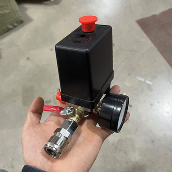 Ansamblu comutator de presiune automată pentru compresoare de aer, cu manometru și supapă de siguranță