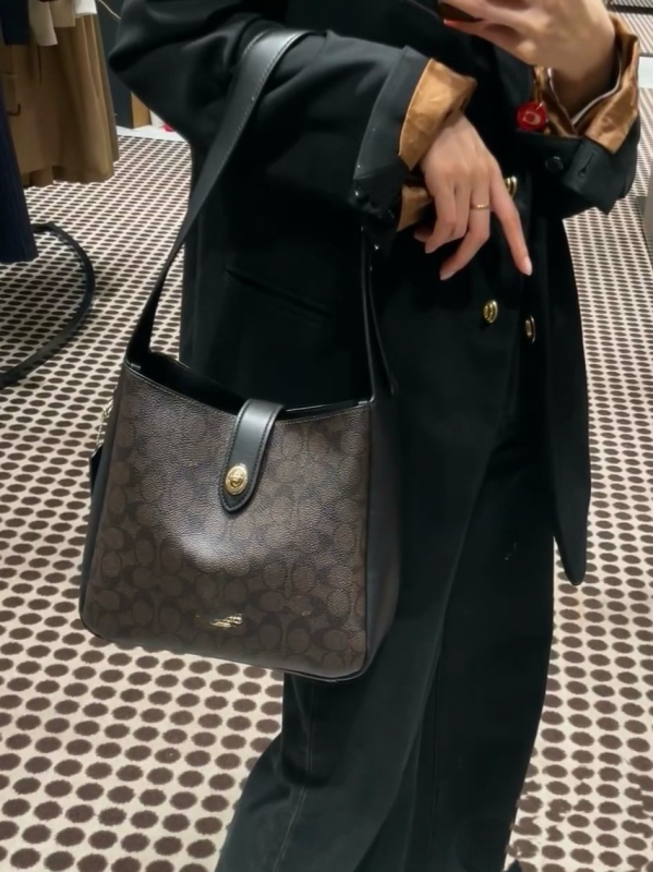 Hadley gradska minimalistička kožna crossbody torba s nubukom, magnetsko zatvaranje, džep za dokumente