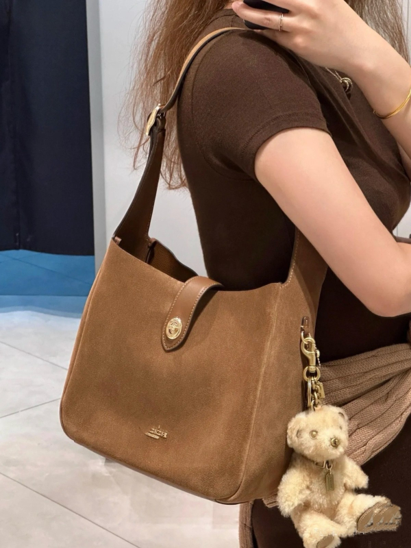 Hadley gradska minimalistička kožna crossbody torba s nubukom, magnetsko zatvaranje, džep za dokumente