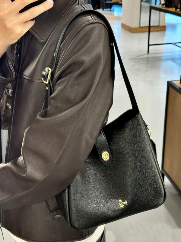 Hadley gradska minimalistička kožna crossbody torba s nubukom, magnetsko zatvaranje, džep za dokumente