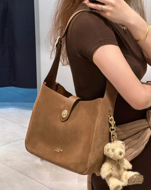 Hadley gradska minimalistička kožna crossbody torba s nubukom, magnetsko zatvaranje, džep za dokumente