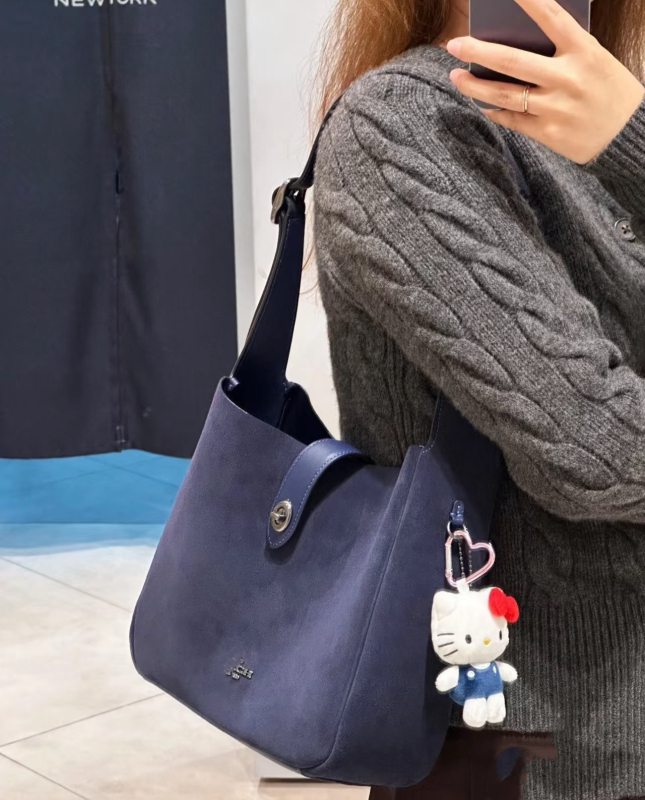 Hadley gradska minimalistička kožna crossbody torba s nubukom, magnetsko zatvaranje, džep za dokumente