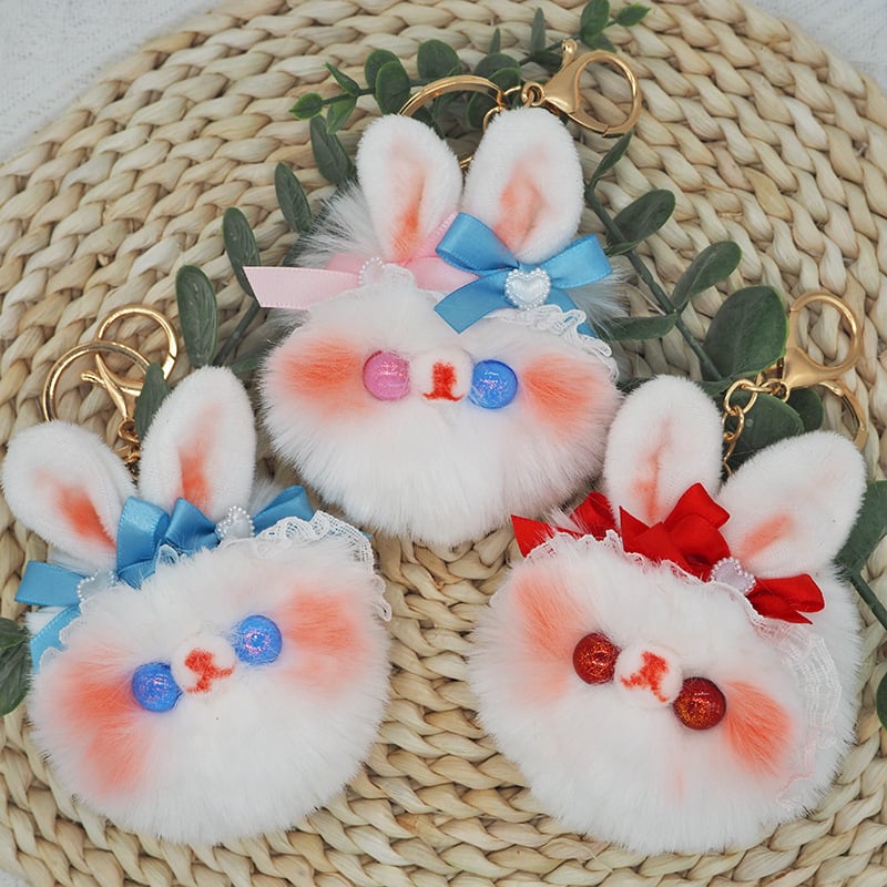 Kézzel készült nyuszis plüss kulcstartó csillogó szemekkel