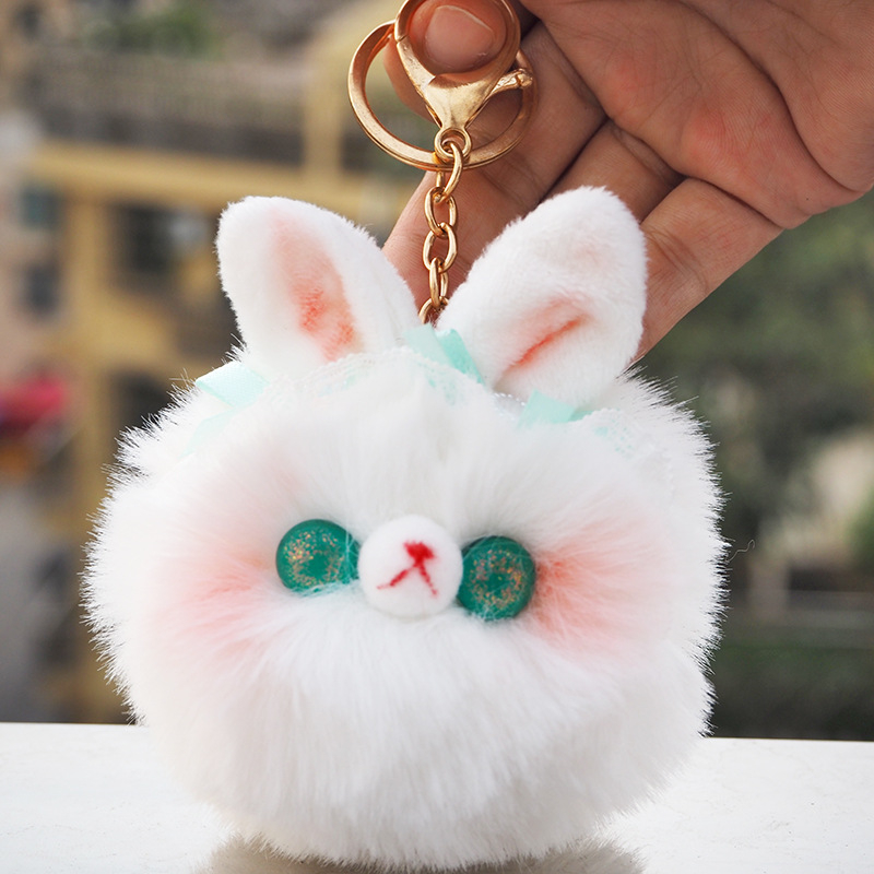 Kézzel készült nyuszis plüss kulcstartó csillogó szemekkel