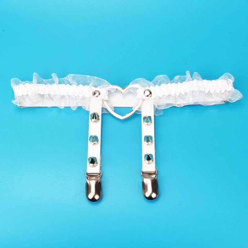 Čipkasti garter pojas sa srcem i metalnim prstenima za noge — Materijal: Čipka; Broj klipova: 2; Duljina prilagodljiva: Da; Elastičnost: Jaka; Križanje: Ne