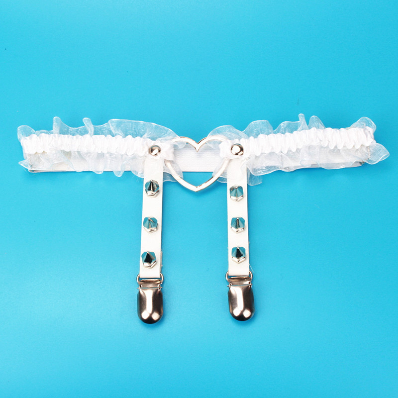 Čipkasti garter pojas sa srcem i metalnim prstenima za noge — Materijal: Čipka; Broj klipova: 2; Duljina prilagodljiva: Da; Elastičnost: Jaka; Križanje: Ne