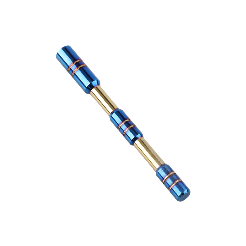 Automobilska radio antena; aluminijska legura, metalni prijem; pričvršćivanje navojem; univerzalna kompatibilnost.