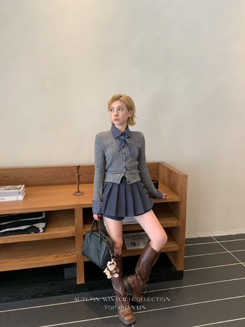 Плисирана пола с интегрирани три четвърти панталони, висока талия, полиестер-вискоза смес със колажен детайл