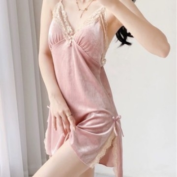 Baršunasti domaći set: V-izrez, dugi rukavi, čipkasta leđa, jastučići za grudi, srednje gustoće 251–300 g/m²