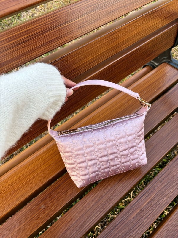 Satenska tote torba u korejskom stilu s ID džepom, zatvaranje na zip, poliester podstava, horizontalni kvadratni oblik, zimsko izdanje 2024