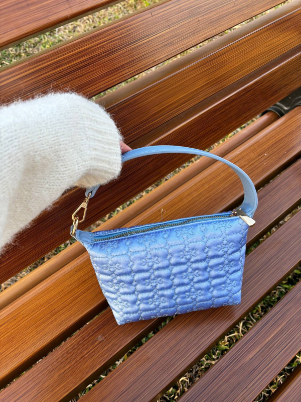 Satenska tote torba u korejskom stilu s ID džepom, zatvaranje na zip, poliester podstava, horizontalni kvadratni oblik, zimsko izdanje 2024