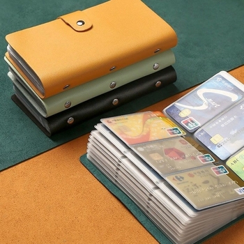 Unisex držač kartica s više pretinaca i pretinicom za identifikacijsku karticu, podstava od umjetne kože, za svakodnevnu upotrebu.