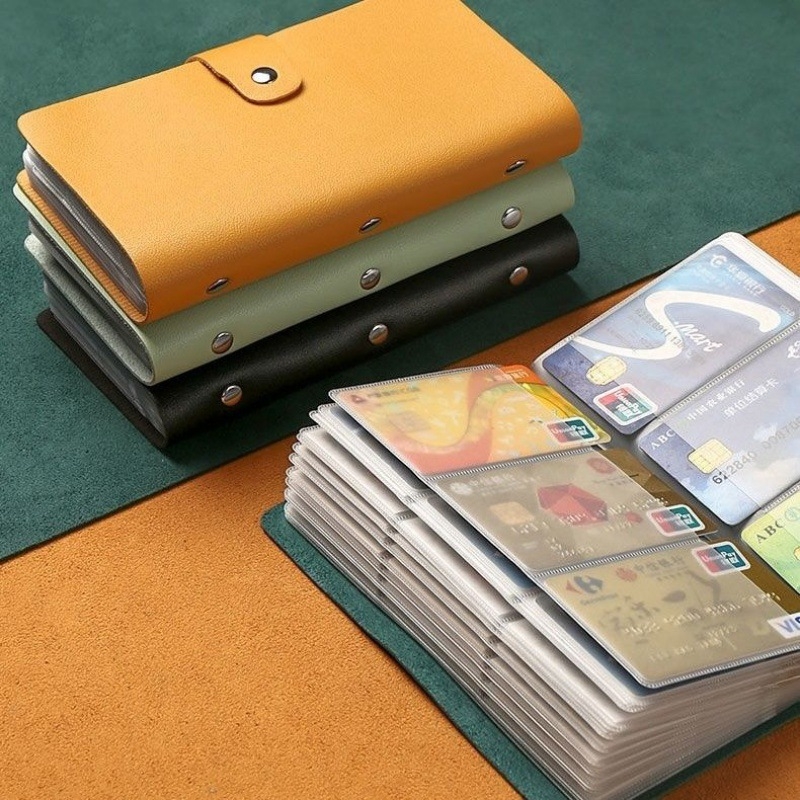 Unisex držač kartica s više pretinaca i pretinicom za identifikacijsku karticu, podstava od umjetne kože, za svakodnevnu upotrebu.