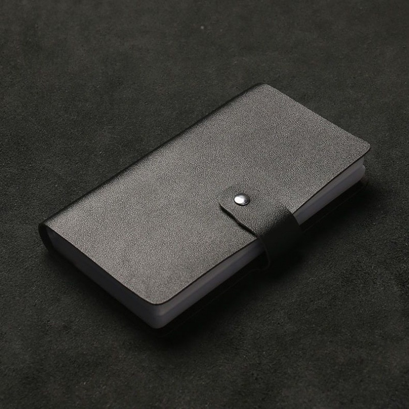 Unisex držač kartica s više pretinaca i pretinicom za identifikacijsku karticu, podstava od umjetne kože, za svakodnevnu upotrebu.