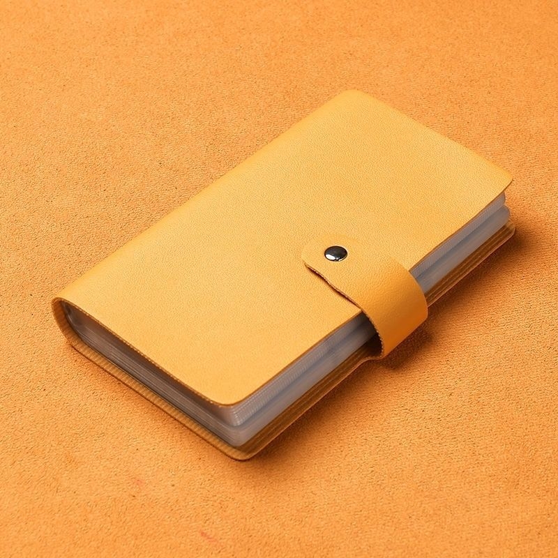 Unisex držač kartica s više pretinaca i pretinicom za identifikacijsku karticu, podstava od umjetne kože, za svakodnevnu upotrebu.